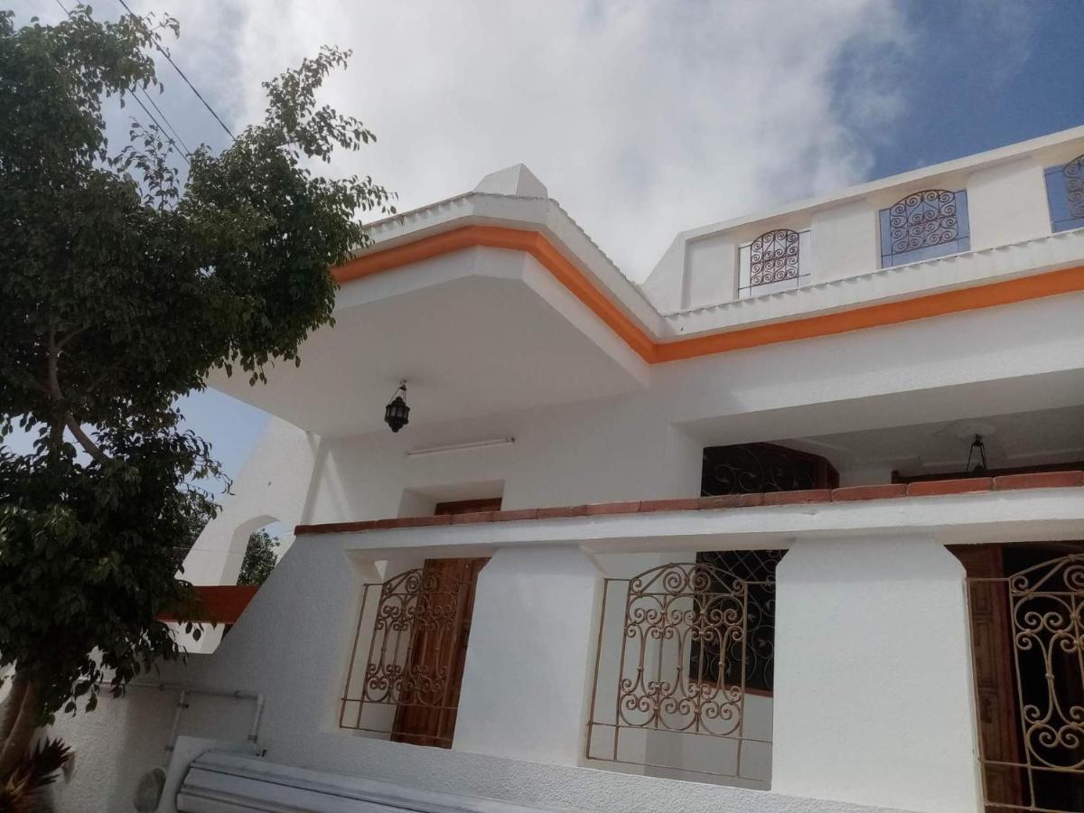 Villa Luxueuse Meublee Sfax Exteriör bild