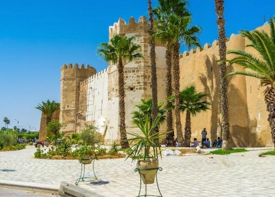 Villa Luxueuse Meublee Sfax Exteriör bild